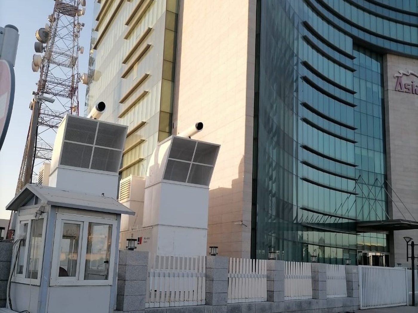 Power and cooling plant at an operator site